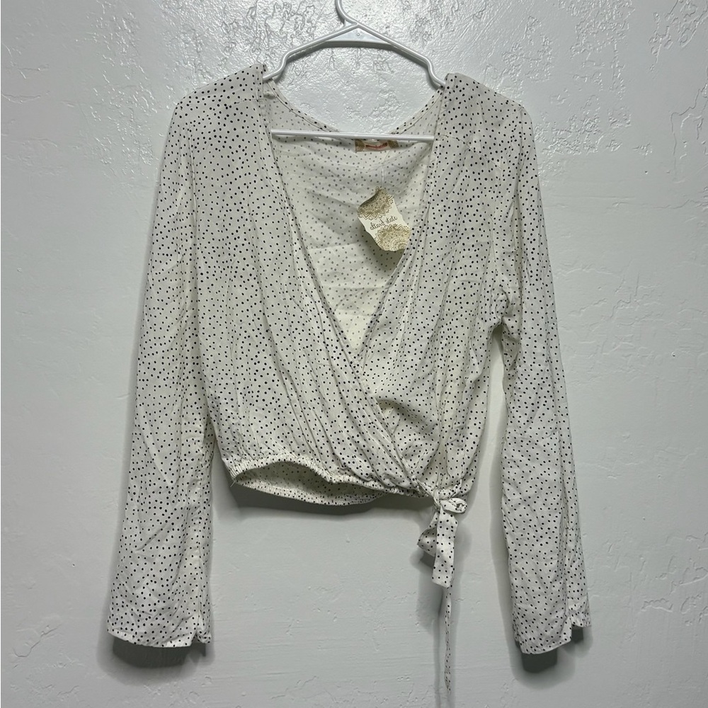New with tags, womens size medium wrap shirt, #E1095